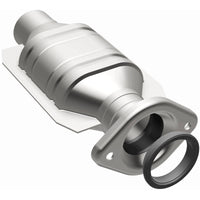 MagnaFlow Direct Fit Catalytic Converter 01-03 Highlander underbody